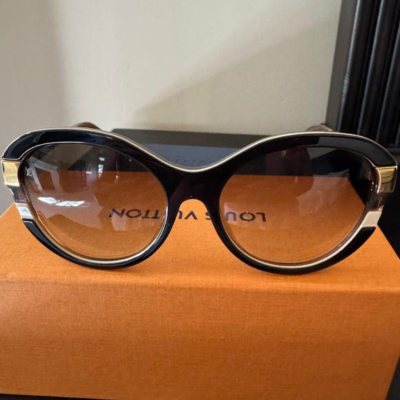Louis Vuitton Cat Eye Sunglasses - Picture 5 of 16